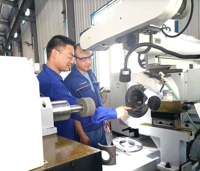 殷光品 勇闖難關(guān)的技術(shù)總工，譜寫(xiě)新時(shí)代勞動(dòng)者風(fēng)采