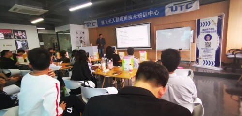 上海創(chuàng)客邦成功舉辦高新技術(shù)企業(yè)認定與培育交流會，助力企業(yè)精準(zhǔn)導(dǎo)航技術(shù)發(fā)展之路